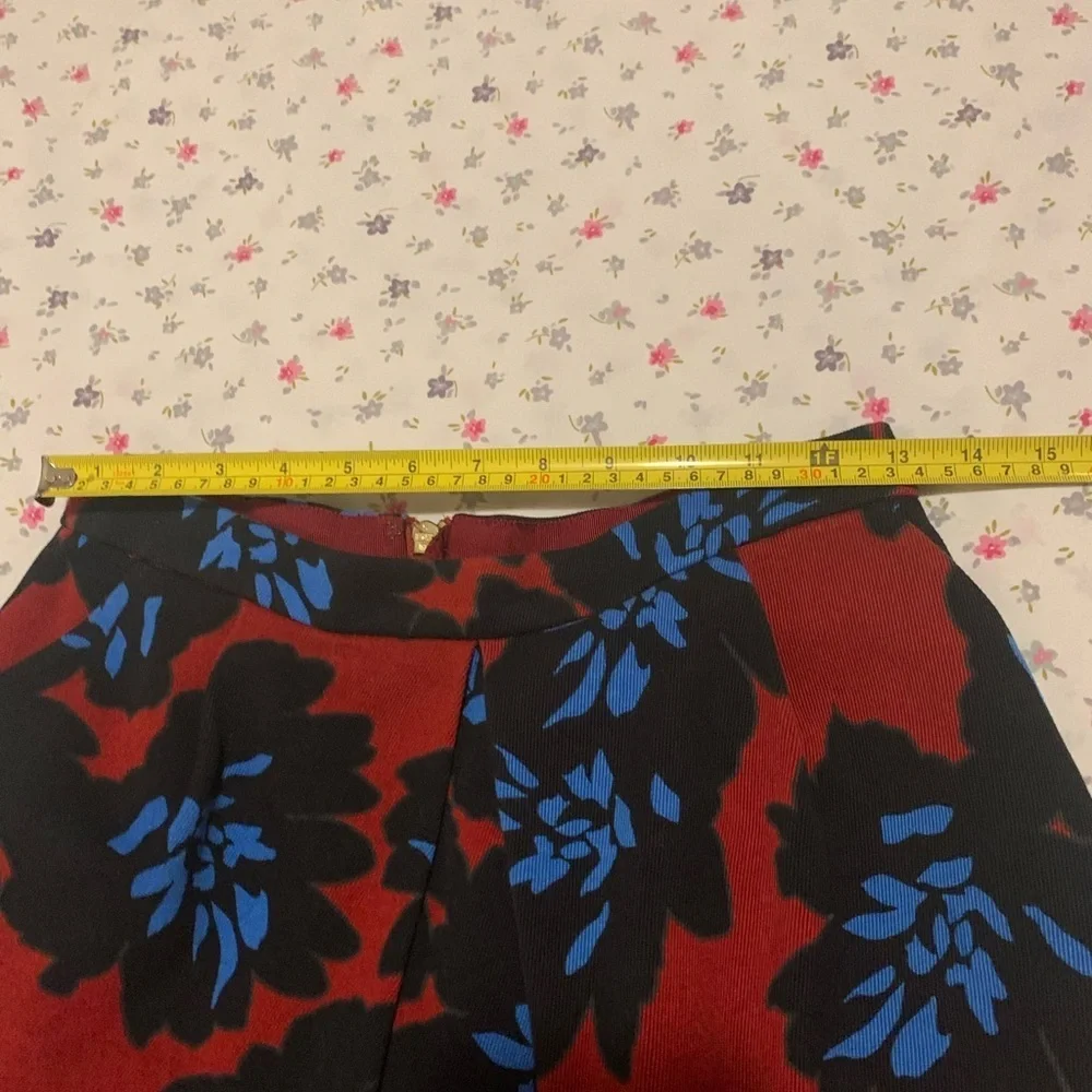 J CREW Stylish Floral Skirt - Red and Blue size 2
